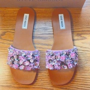 NWB! Steve Madden Side On Sandles With Pink Gemstones.